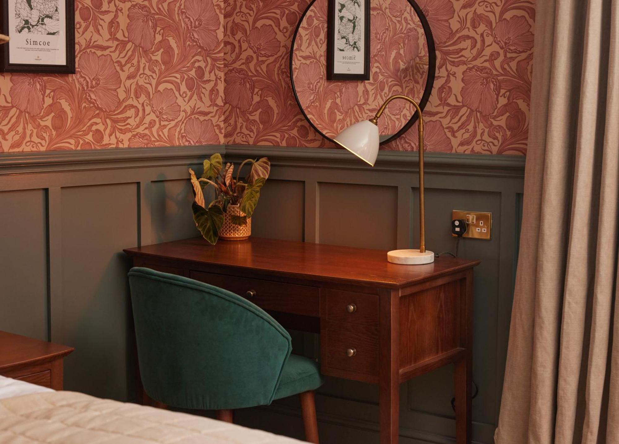 Dog And Partridge By Greene King Inns Bury St. Edmunds エクステリア 写真